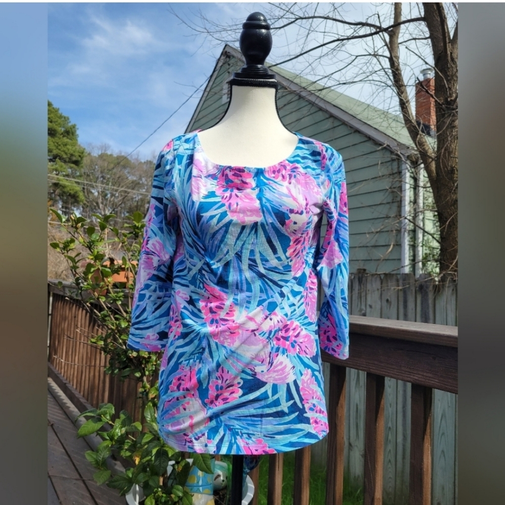 Small EUC Lilly Pulitzer waverly Mr. Peacock top! 95% cotton and 5% spandex.